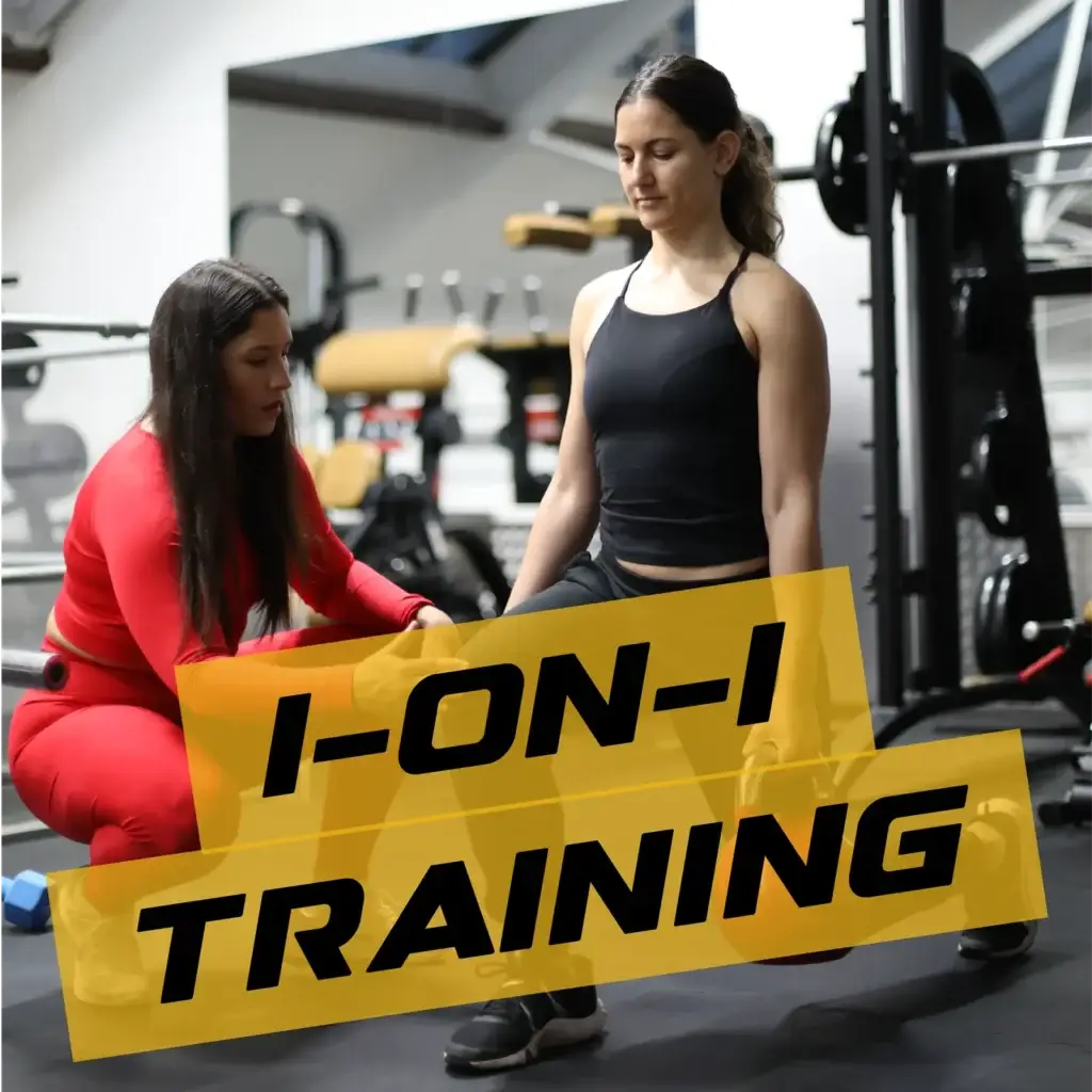 Domenica Cifuentes correcting the form of a client, with the bold text '1 on 1 training' displayed.